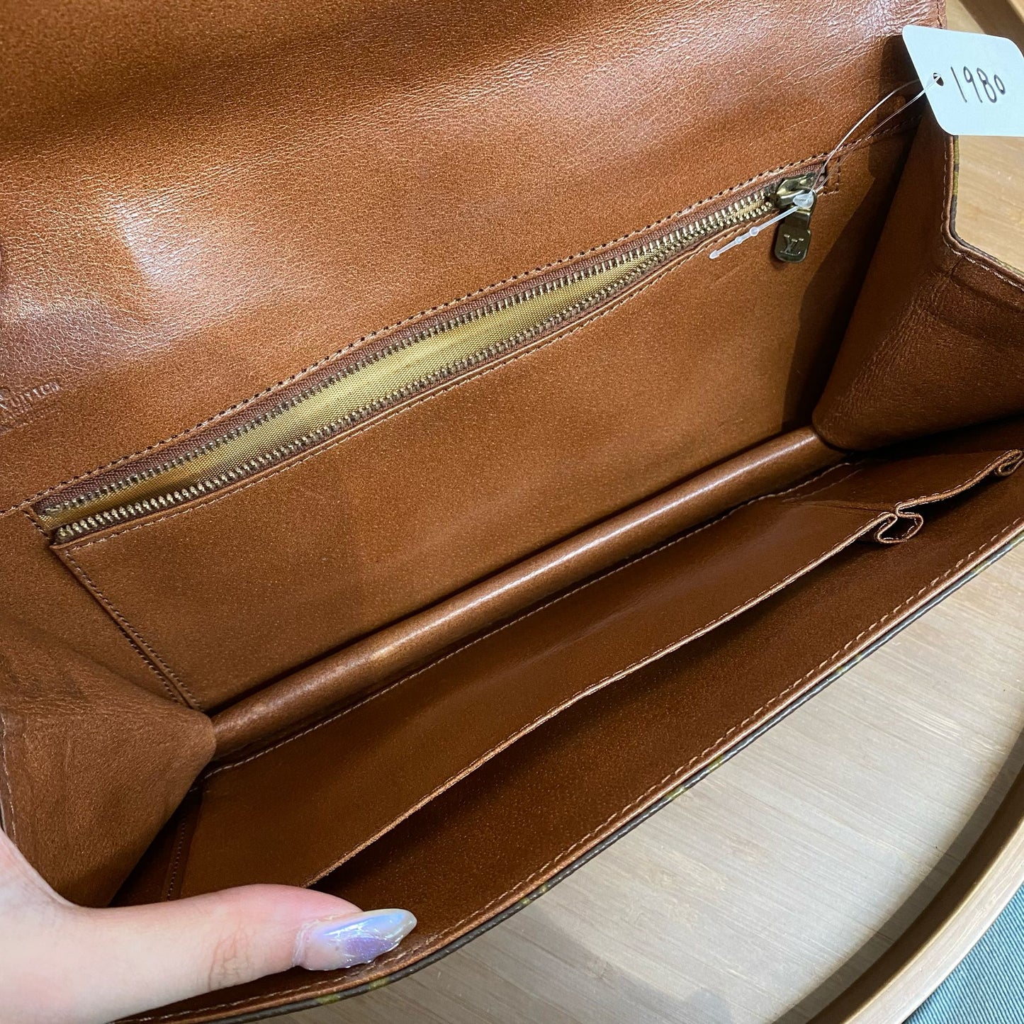 LV POUCH