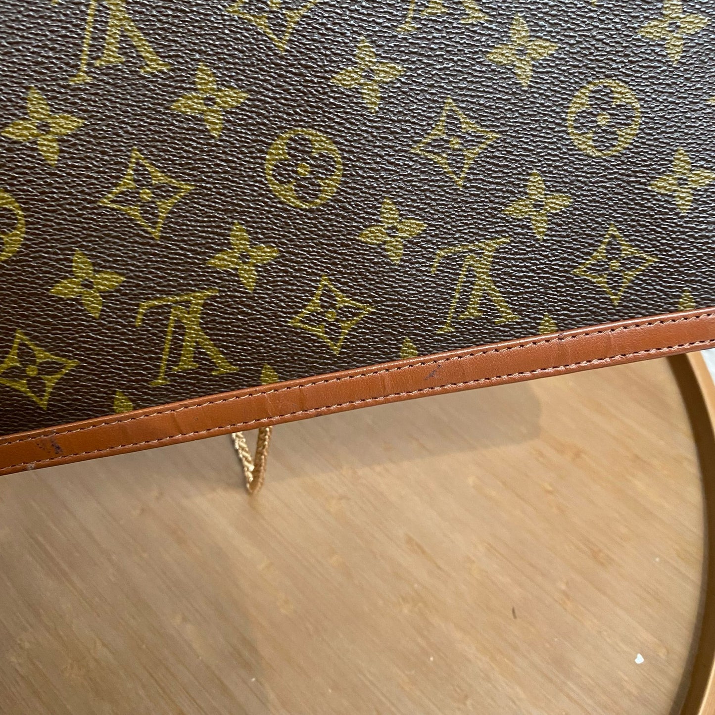 LV POUCH