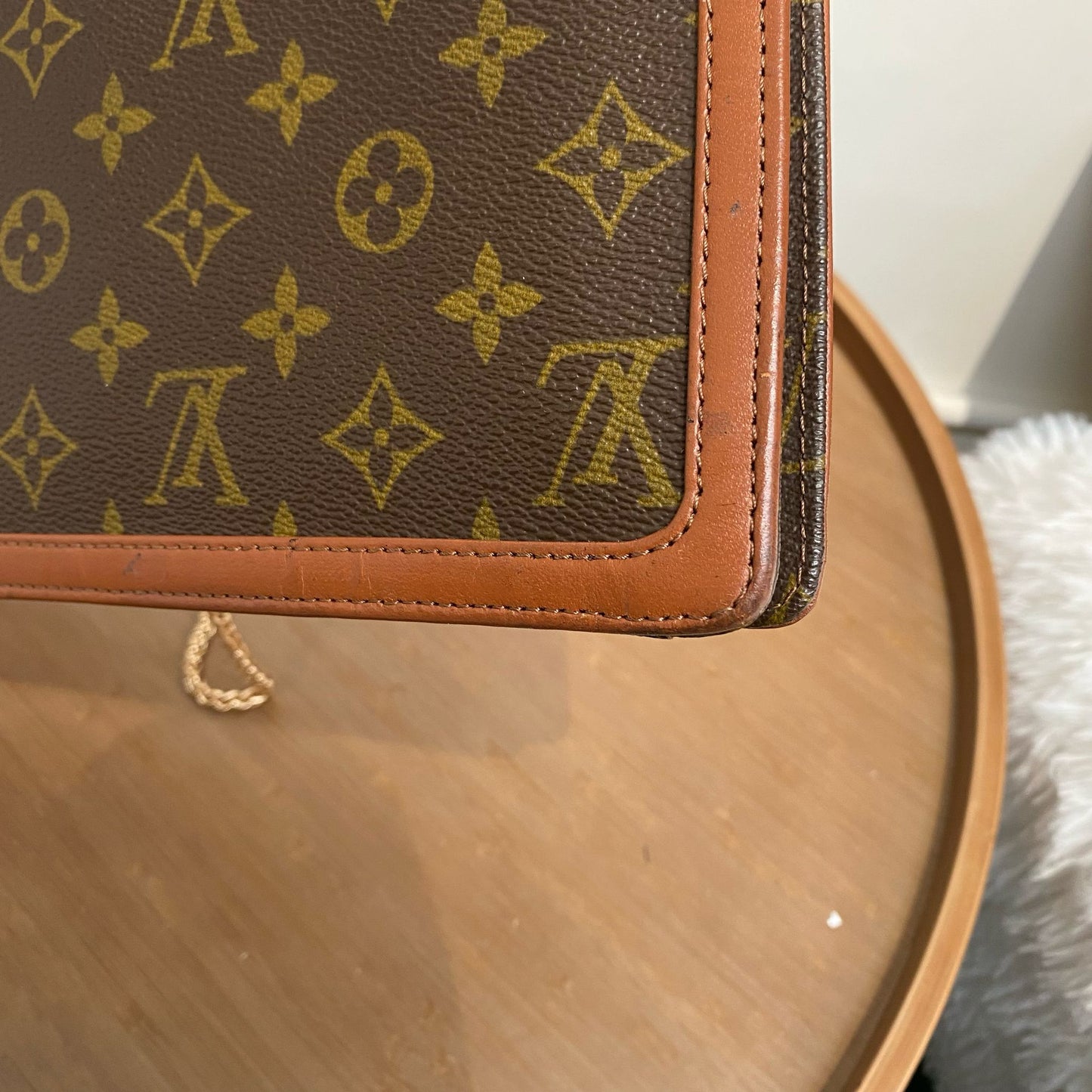 LV POUCH