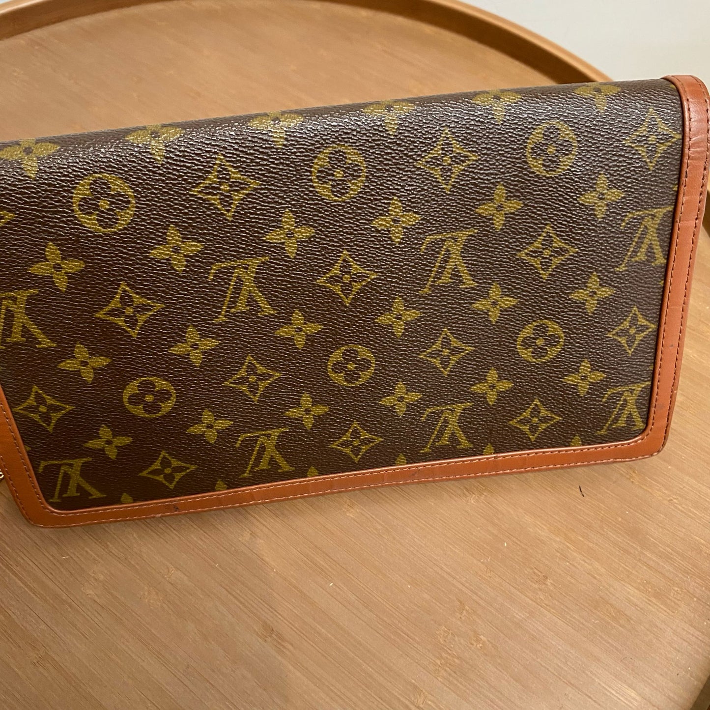 LV POUCH