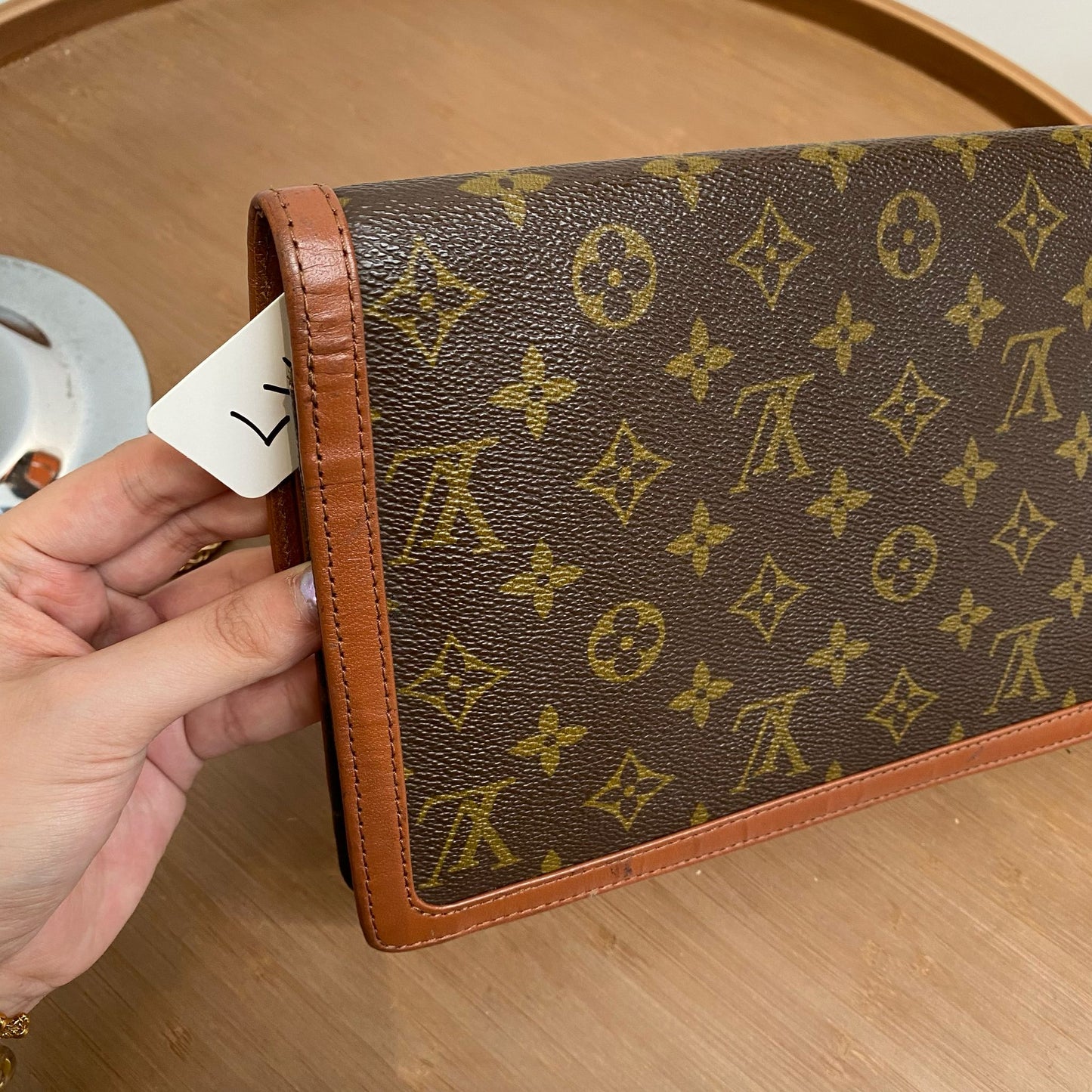 LV POUCH