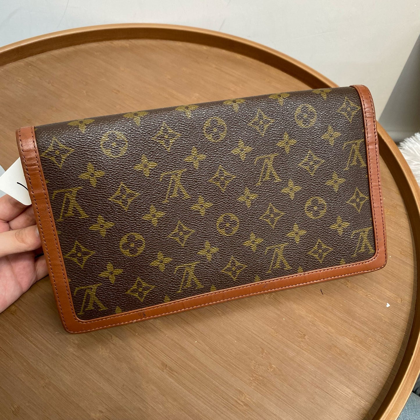 LV POUCH