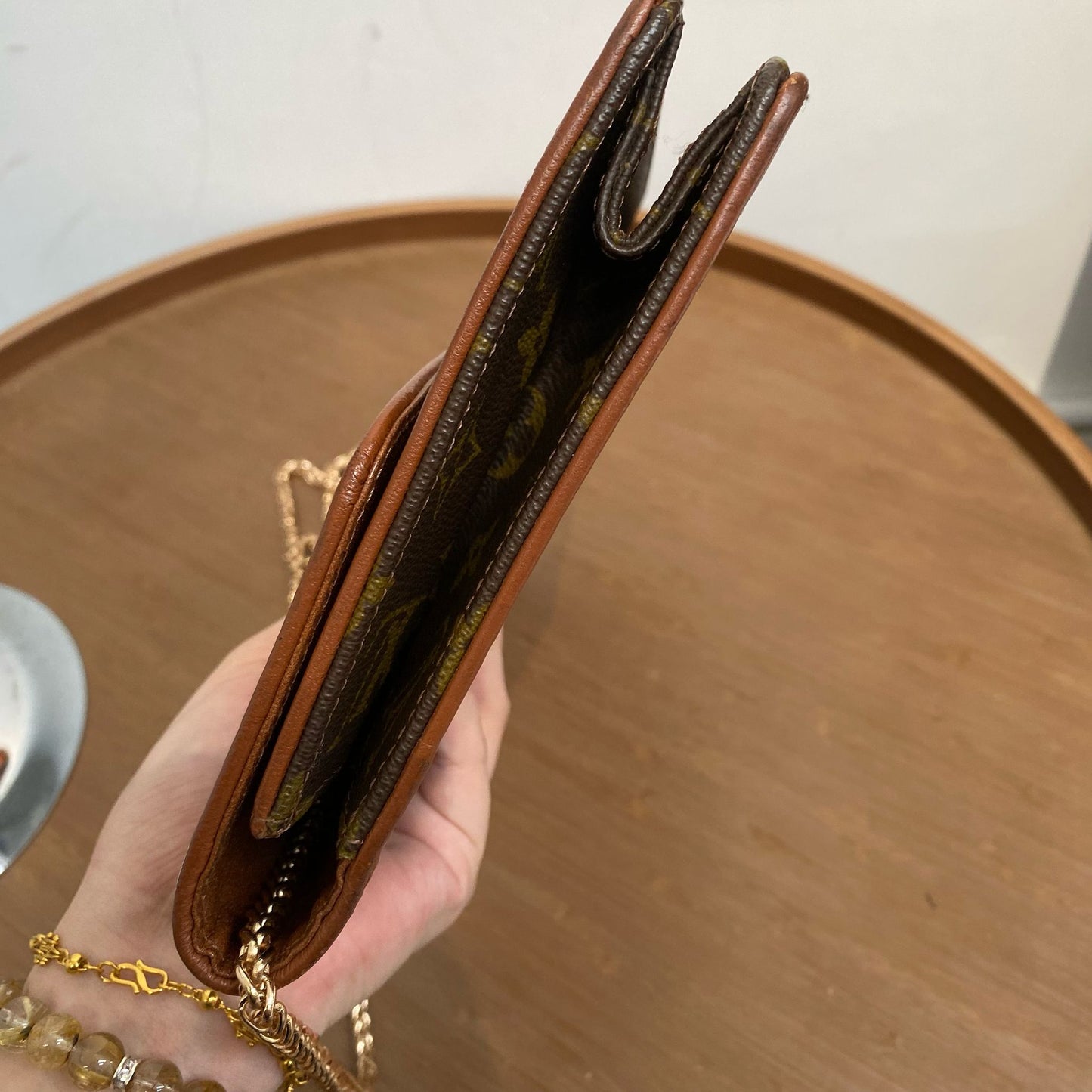 LV POUCH
