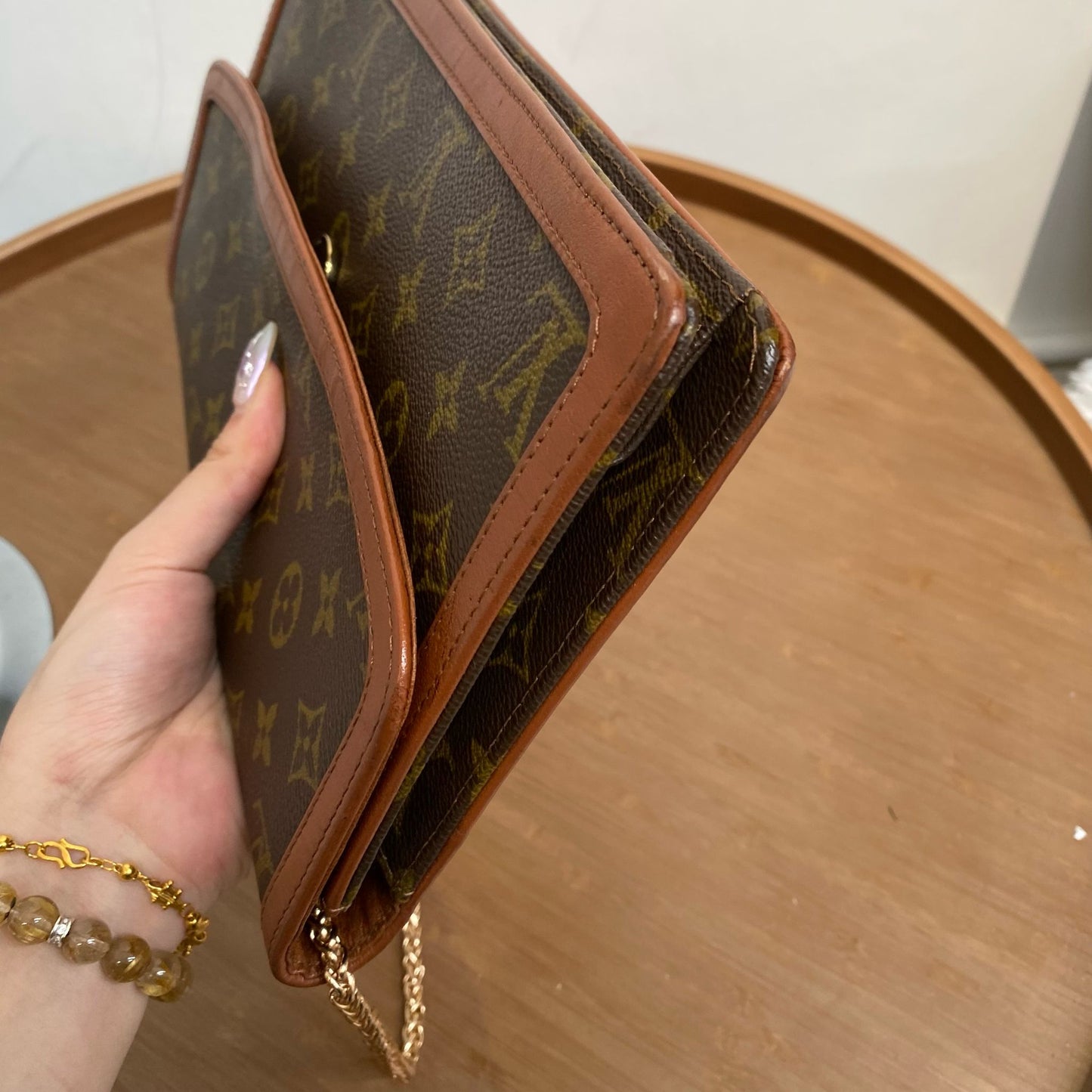 LV POUCH