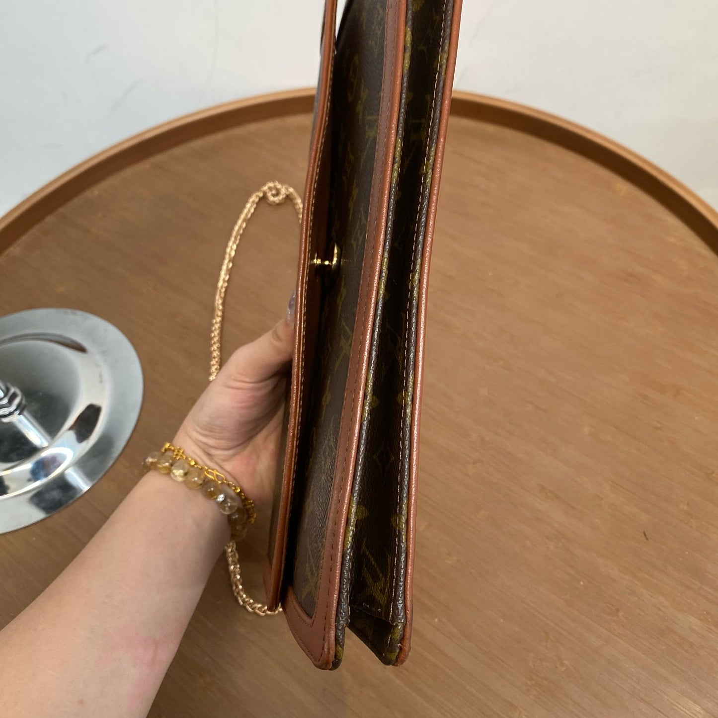 LV POUCH