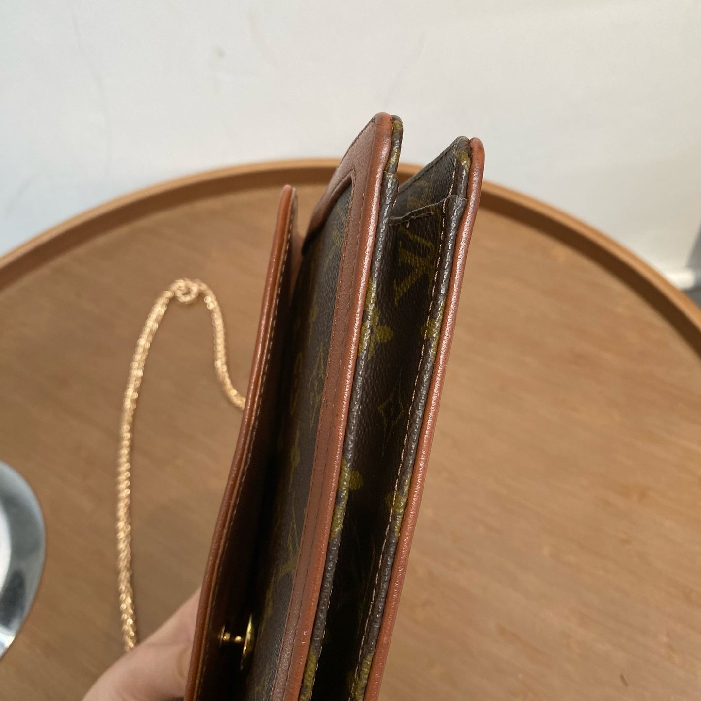 LV POUCH