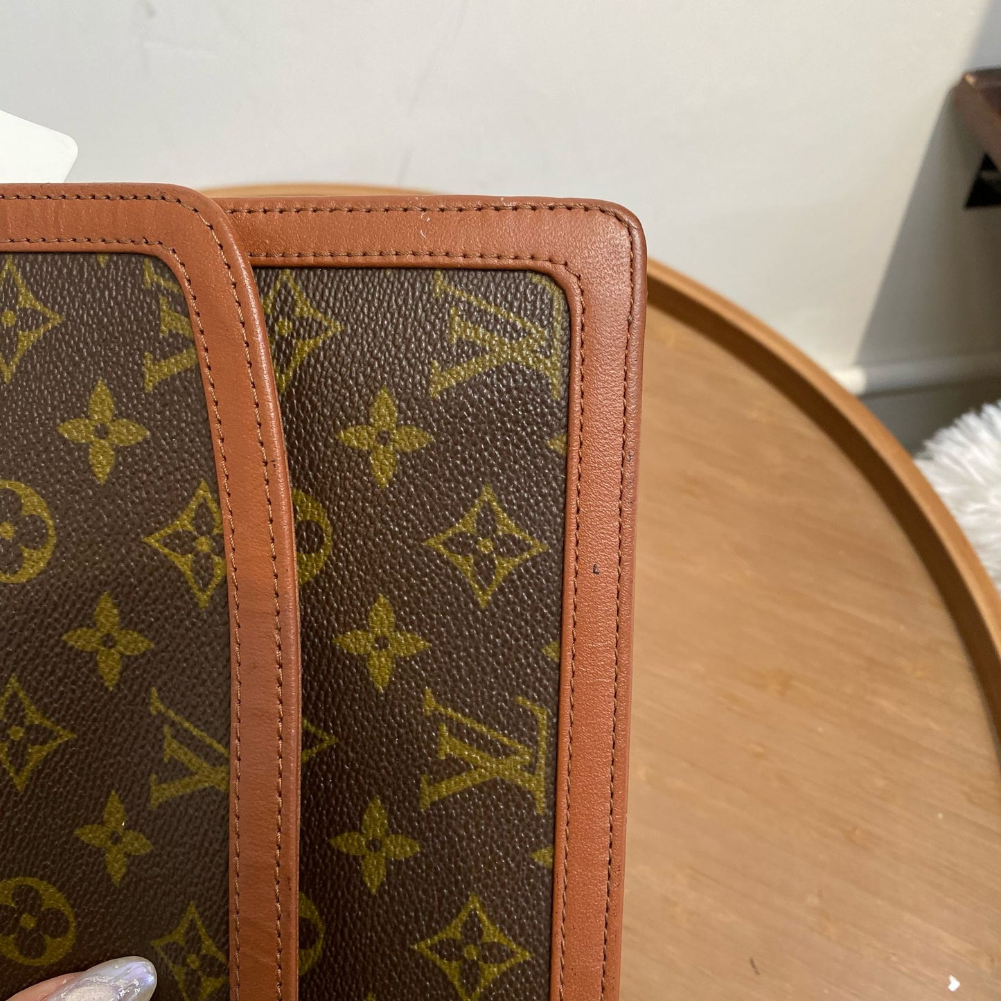 LV POUCH