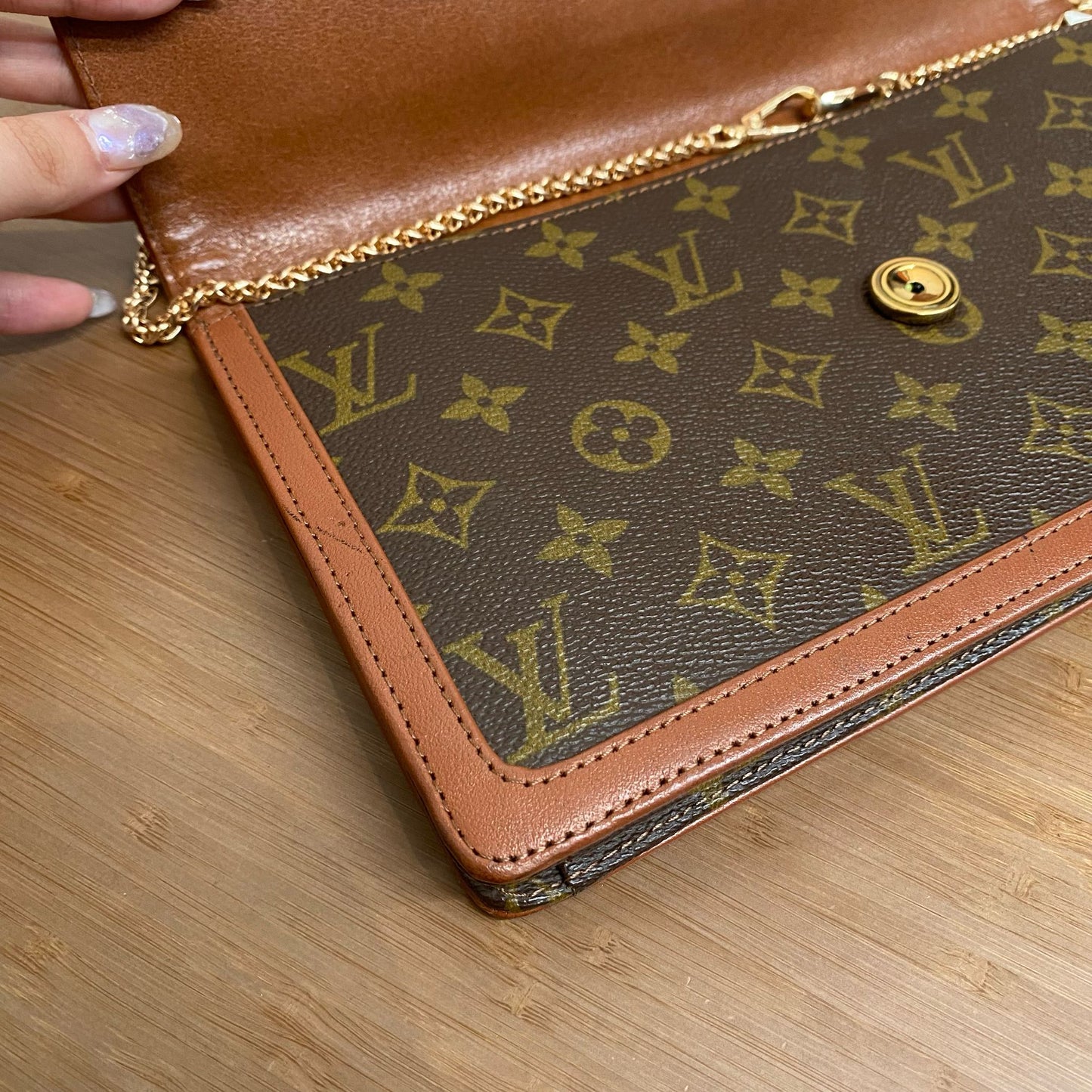LV POUCH