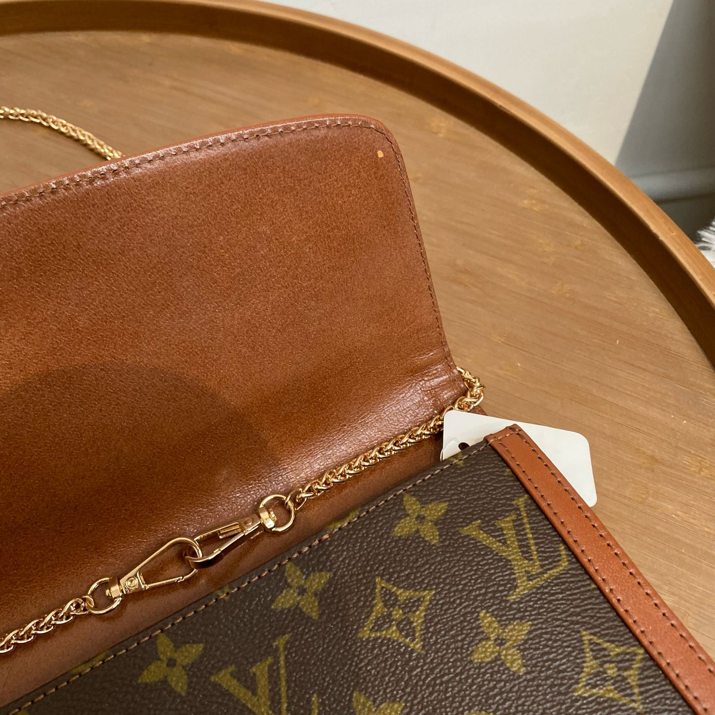 LV POUCH
