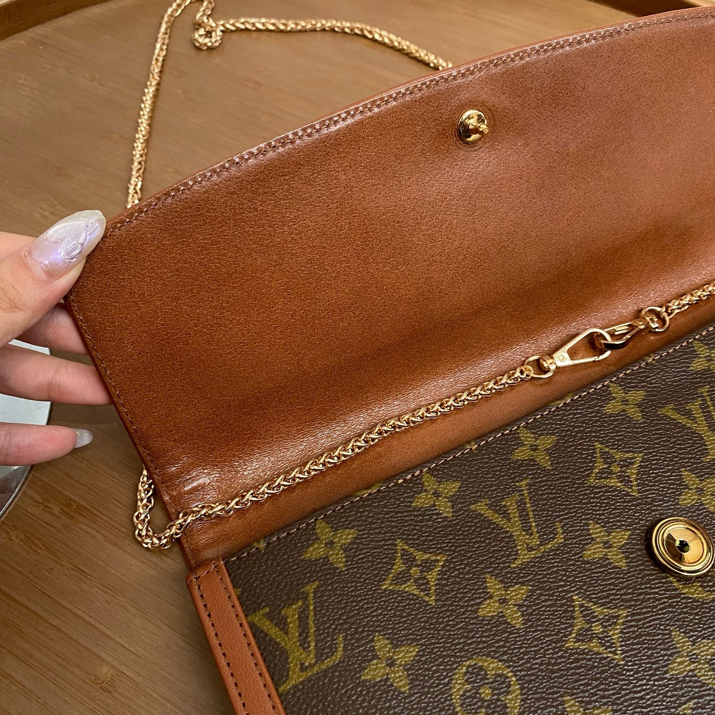 LV POUCH