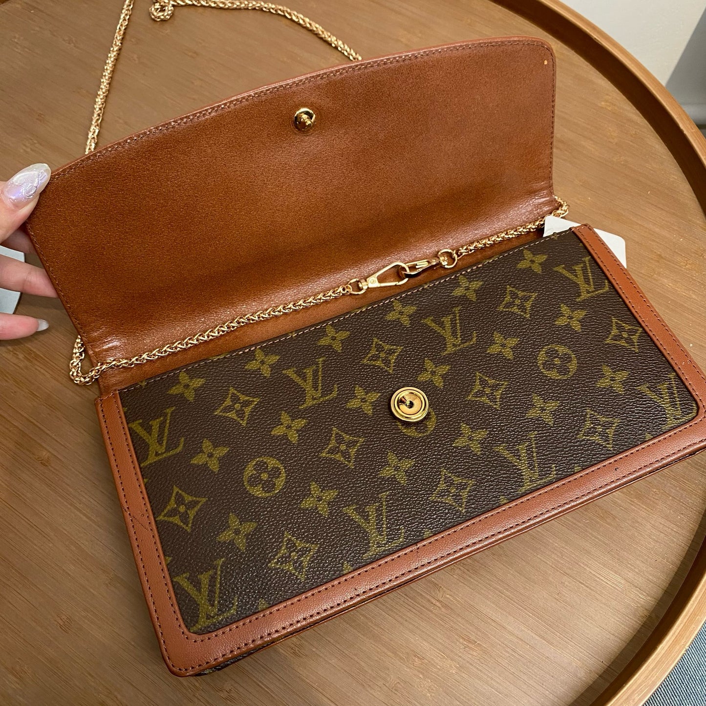 LV POUCH