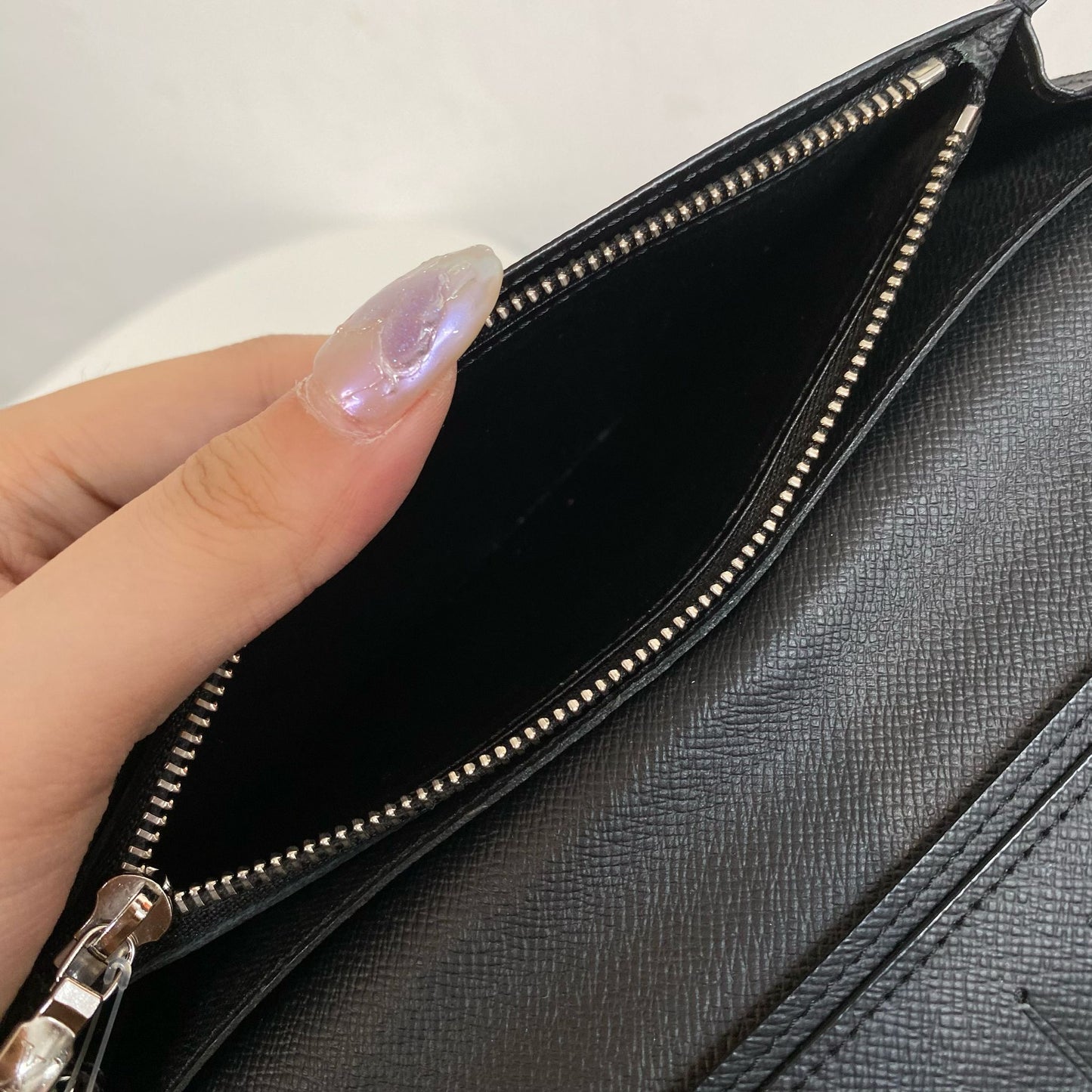 LV EPI黑色長銀包