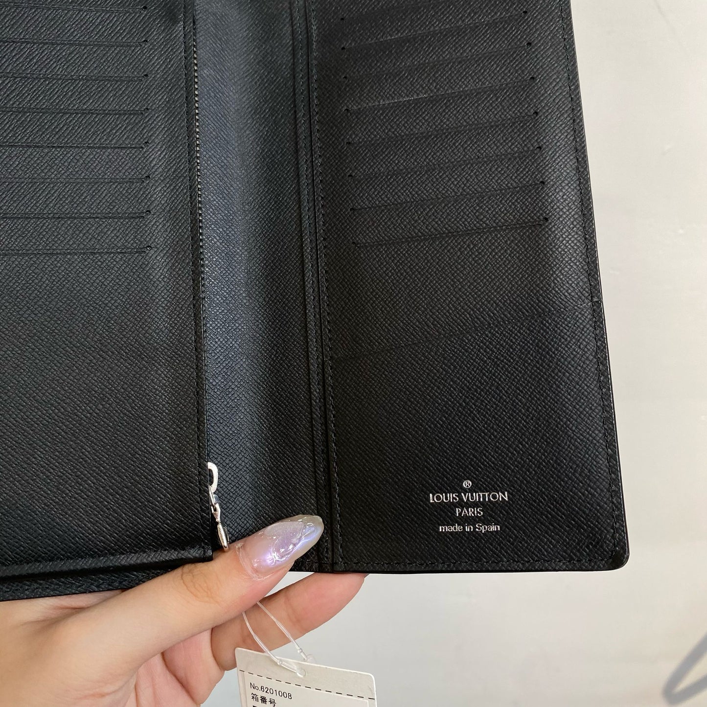 LV EPI黑色長銀包