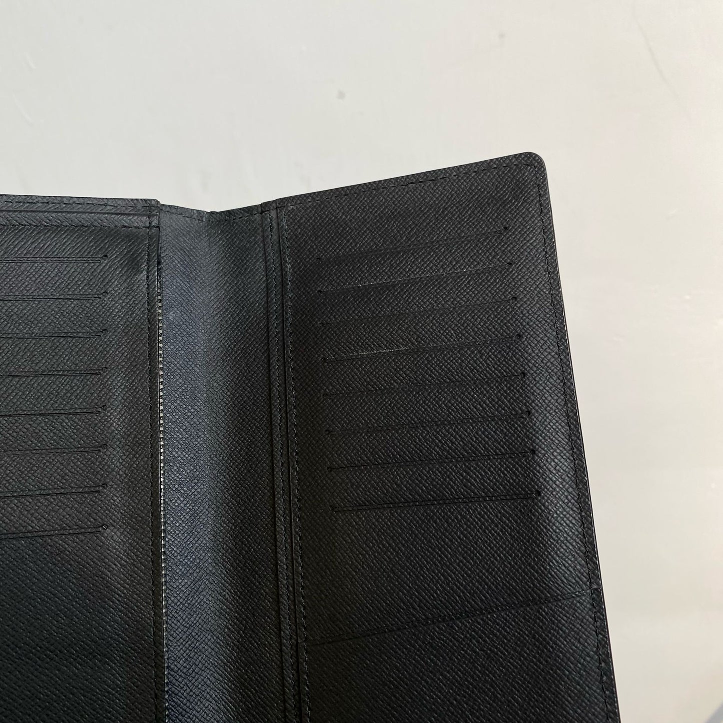 LV EPI黑色長銀包