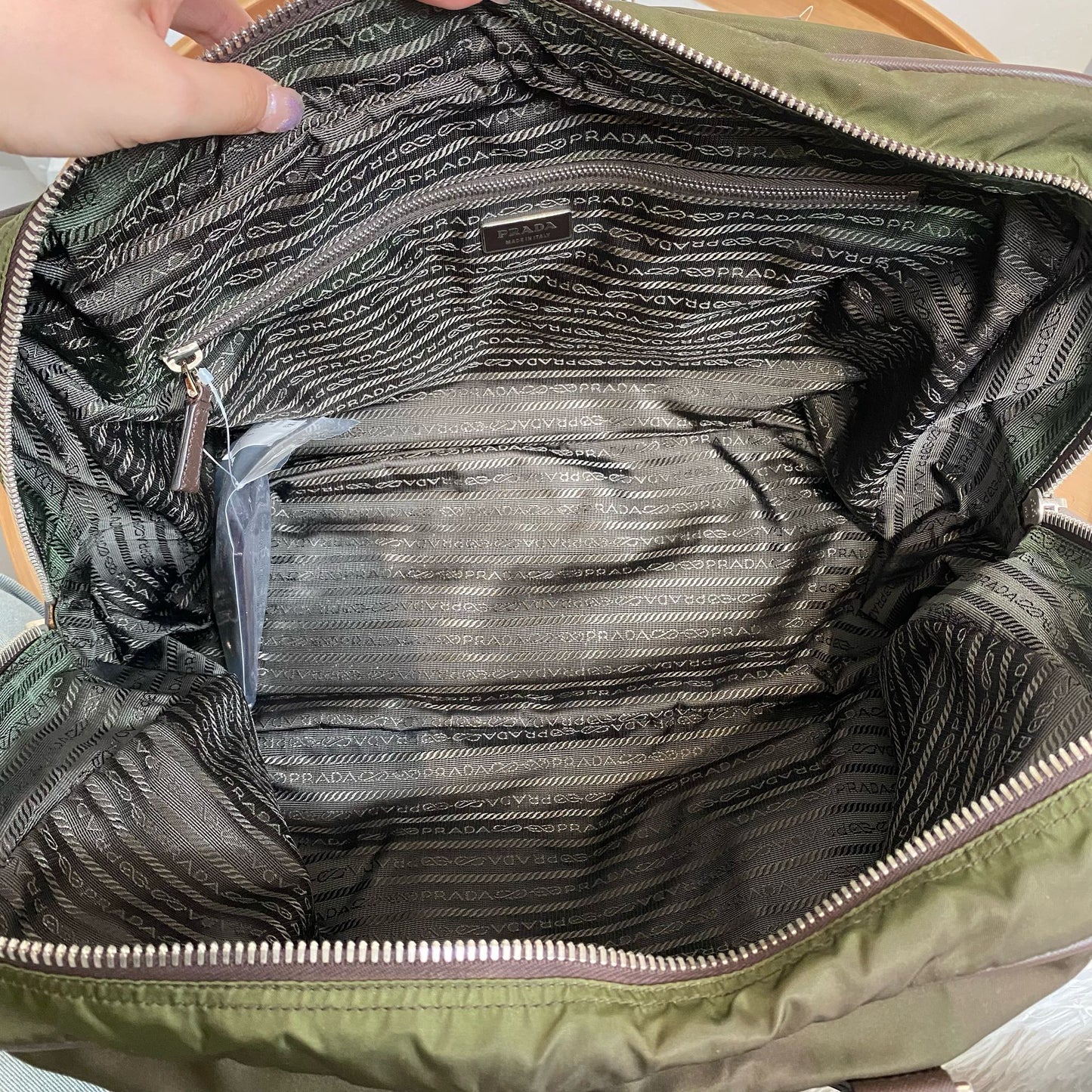 Prada 軍綠 Tote