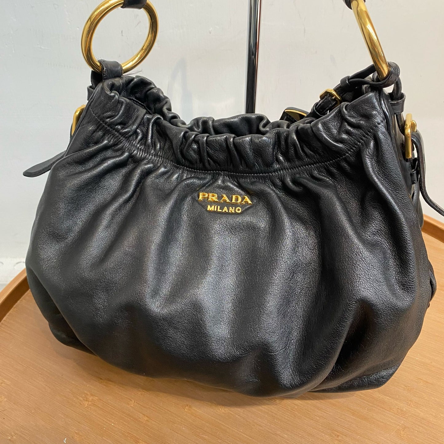 PRADA 黑金單肩包
