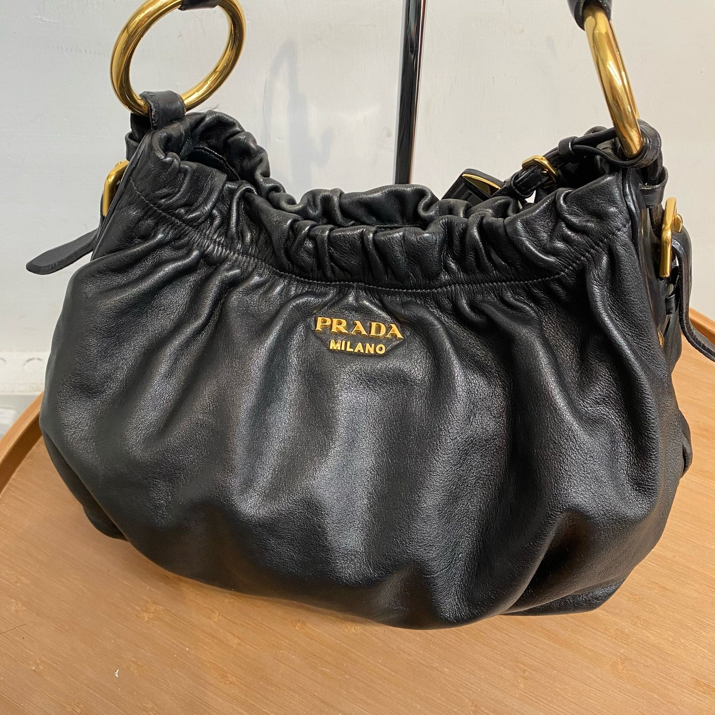 PRADA 黑金單肩包