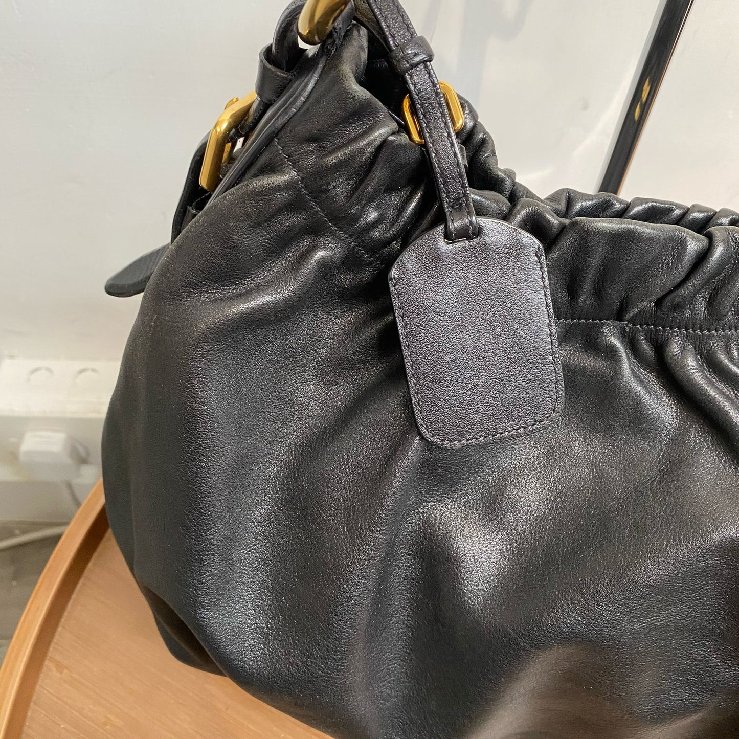 PRADA 黑金單肩包