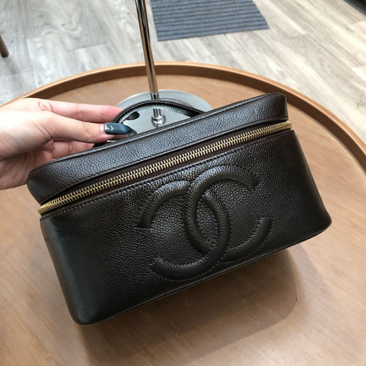 Chanel魚子醬牛皮深啡化妝袋 有貼