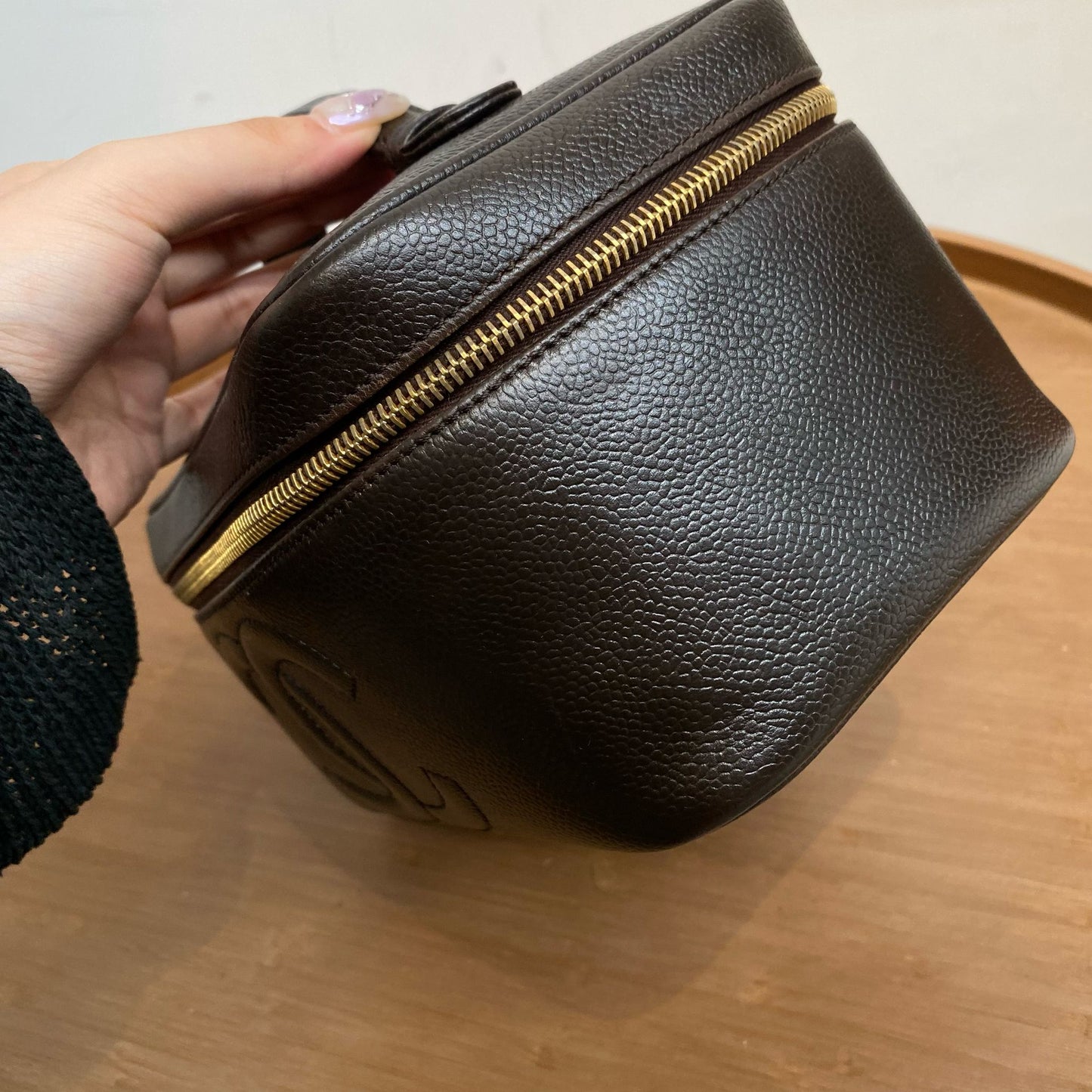 Chanel魚子醬牛皮深啡化妝袋 有貼