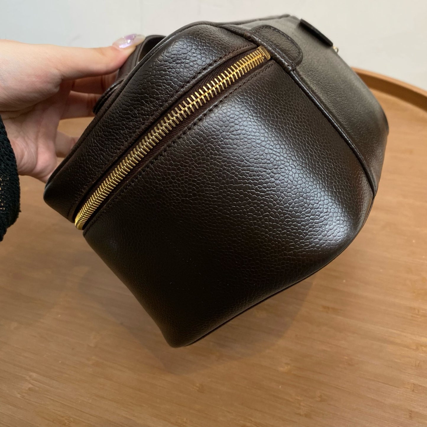 Chanel魚子醬牛皮深啡化妝袋 有貼