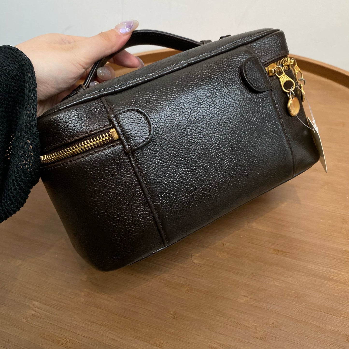 Chanel魚子醬牛皮深啡化妝袋 有貼