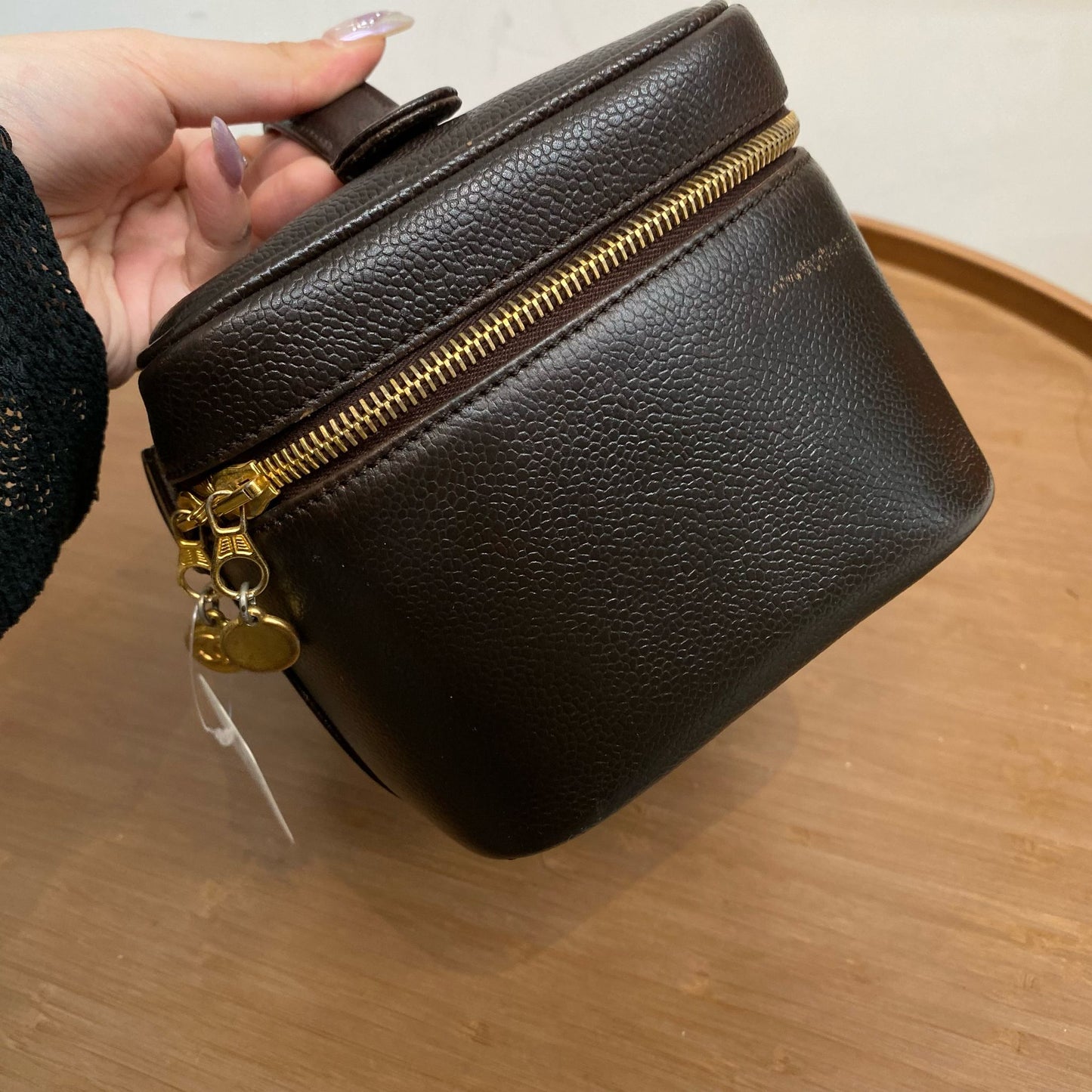 Chanel魚子醬牛皮深啡化妝袋 有貼