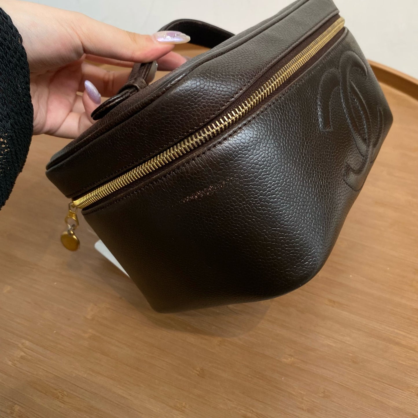 Chanel魚子醬牛皮深啡化妝袋 有貼