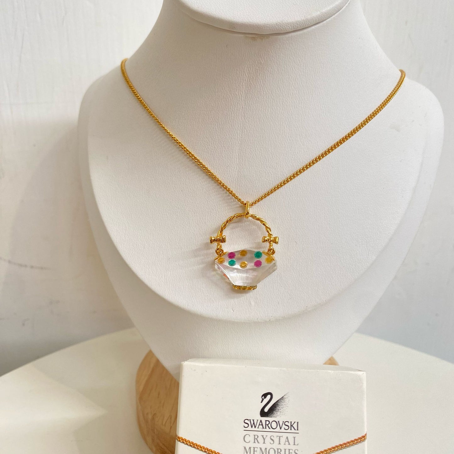 SWAROVSKI小籃子頸鏈 有盒