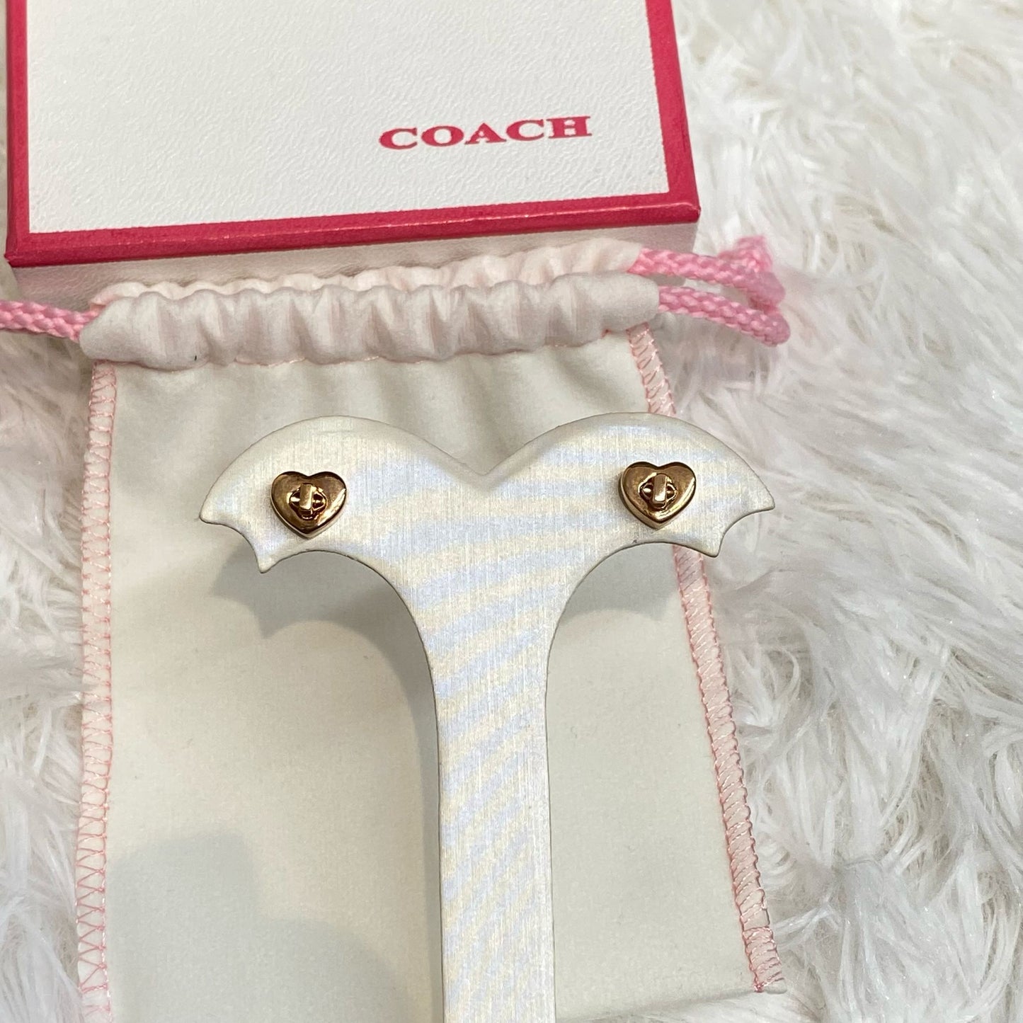 COACH 心心鎖耳環
