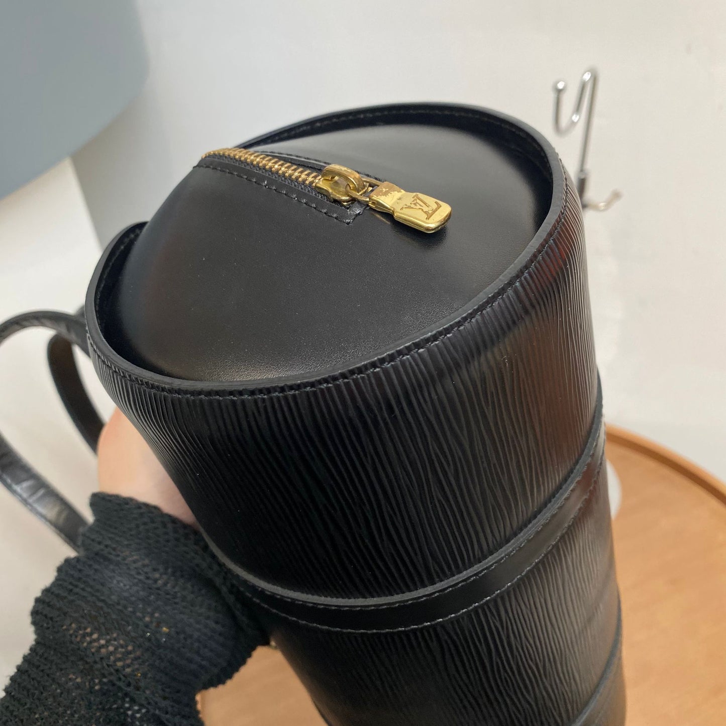 LV EPI黑色圓筒