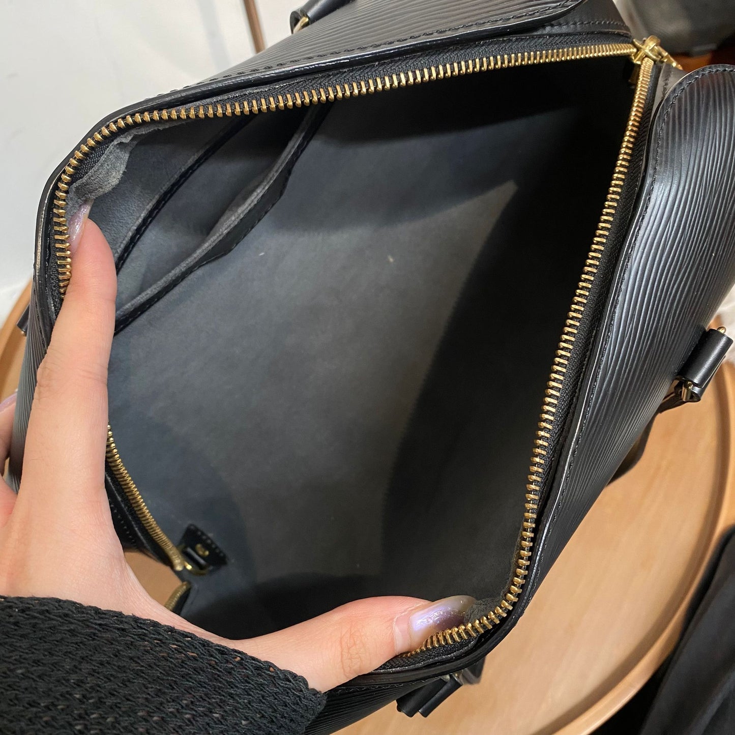 LV EPI黑色圓筒