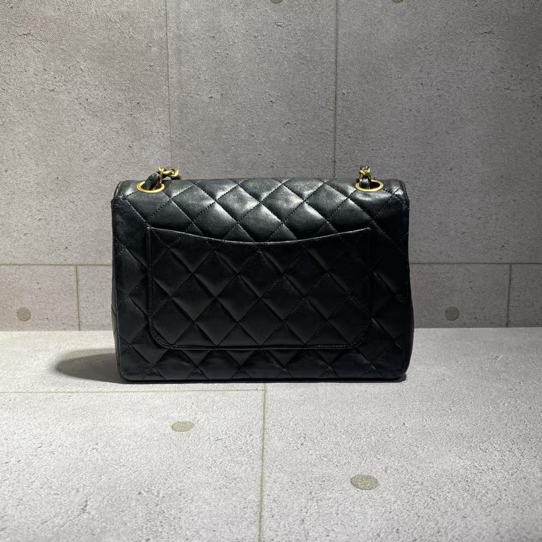 CHANEL 羊皮大logo