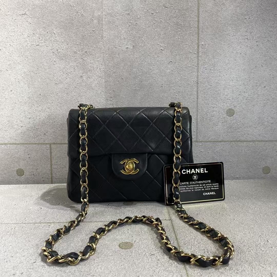 CHANEL 羊皮小方胖
