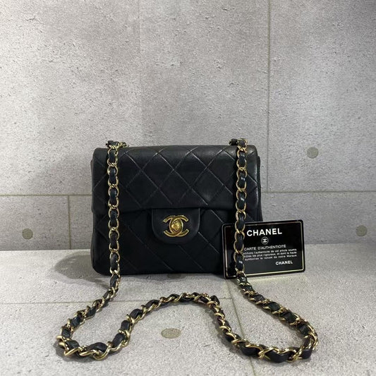 CHANEL 羊皮小方胖