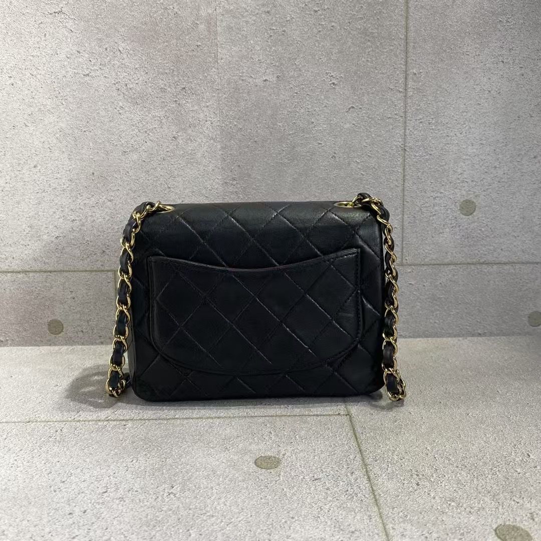 CHANEL 羊皮小方胖