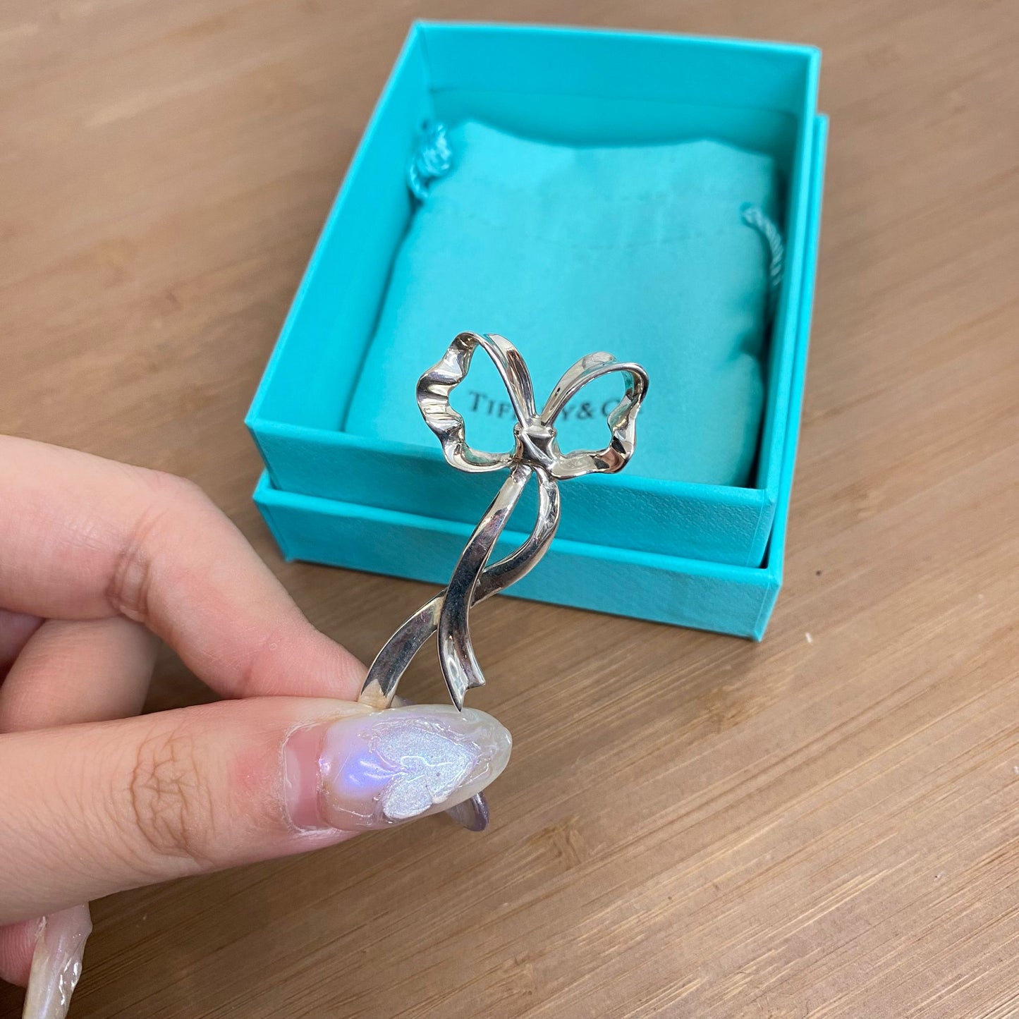 Tiffany蝴蝶結心口針 有盒有塵袋