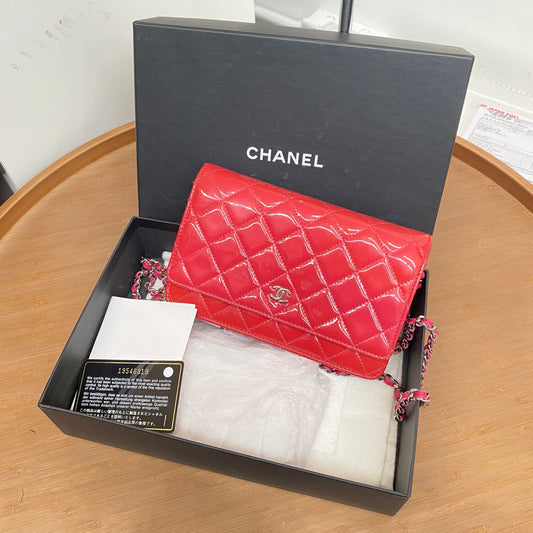 Chanel桃紅小包包 有盒有卡貼