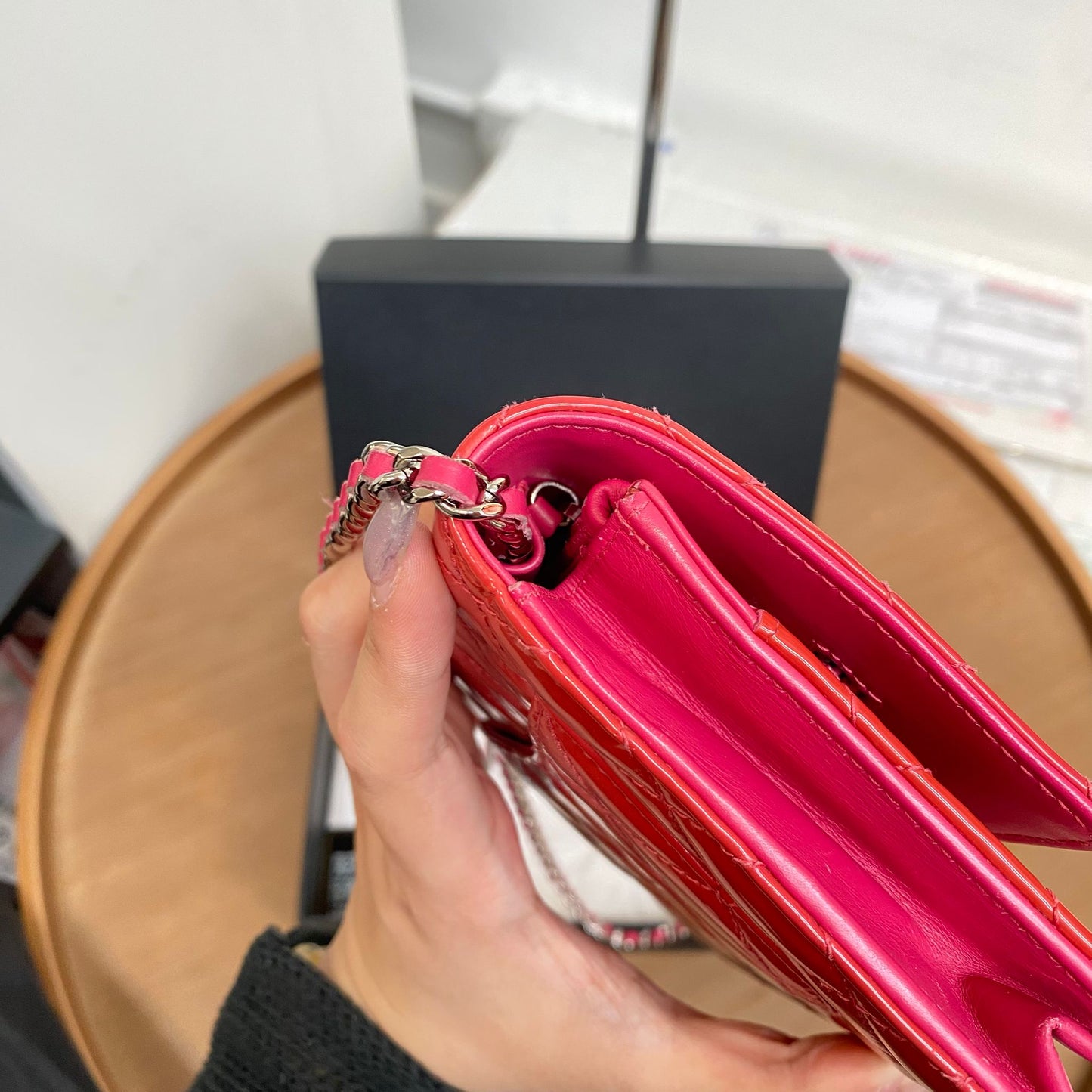 Chanel桃紅小包包 有盒有卡貼