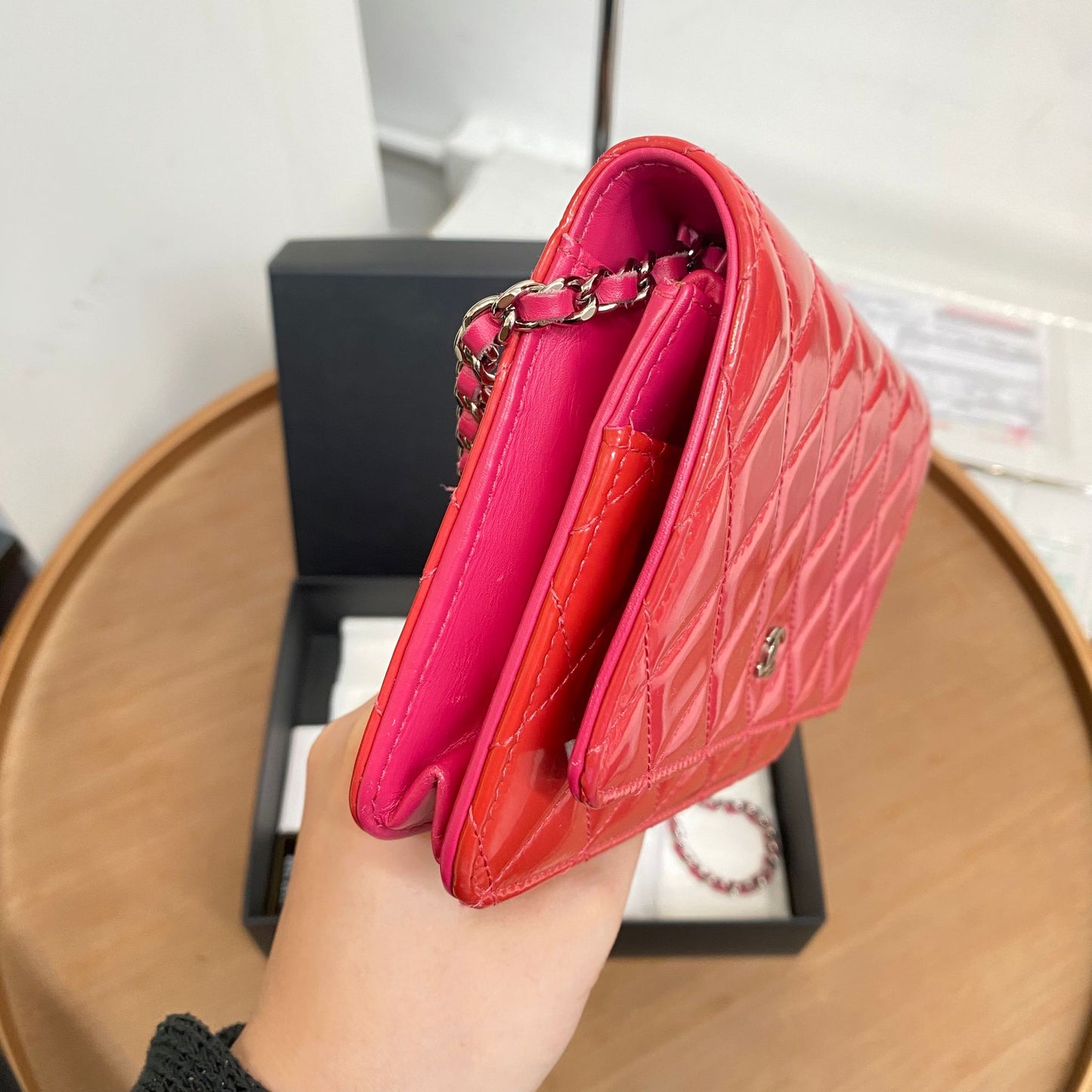 Chanel桃紅小包包 有盒有卡貼