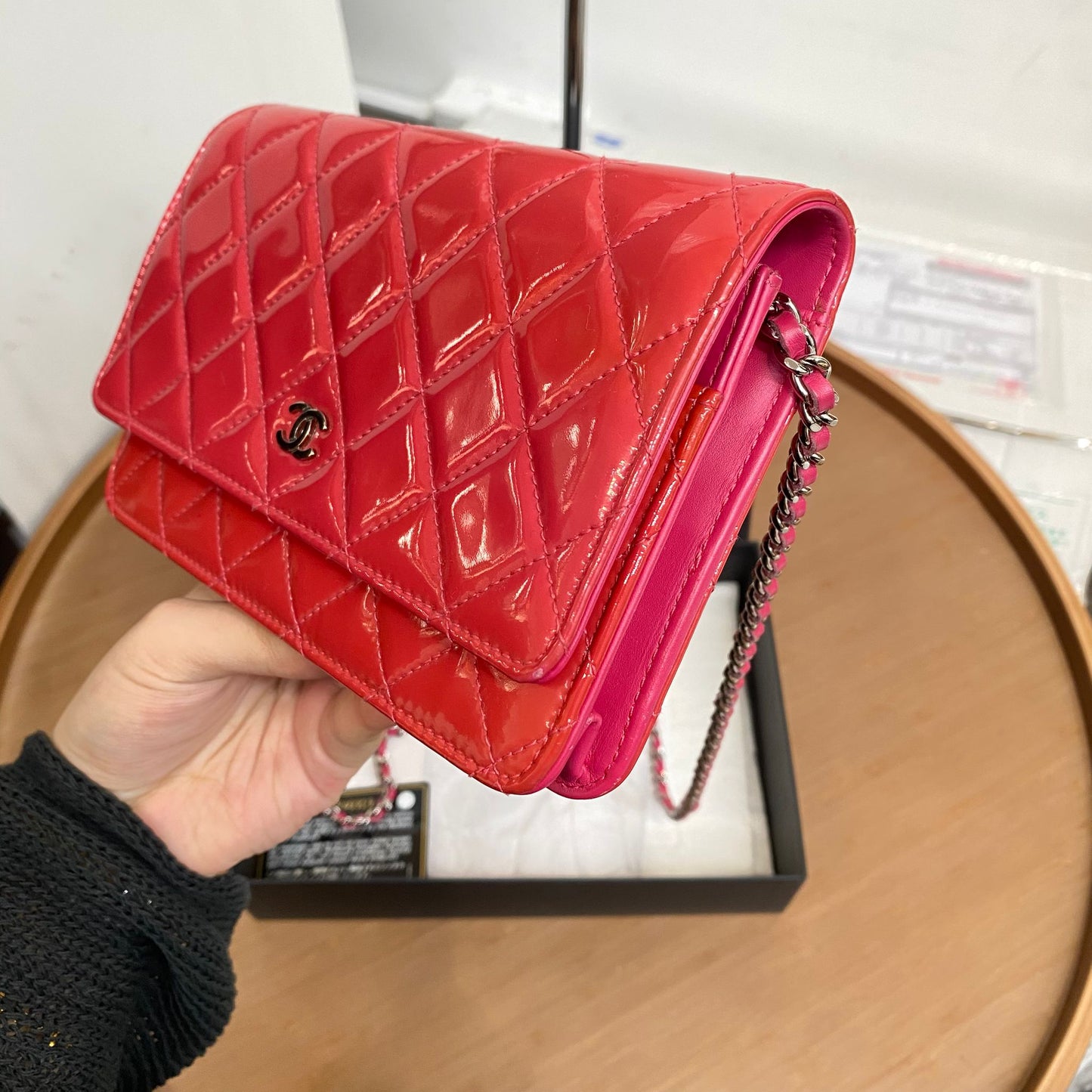 Chanel桃紅小包包 有盒有卡貼