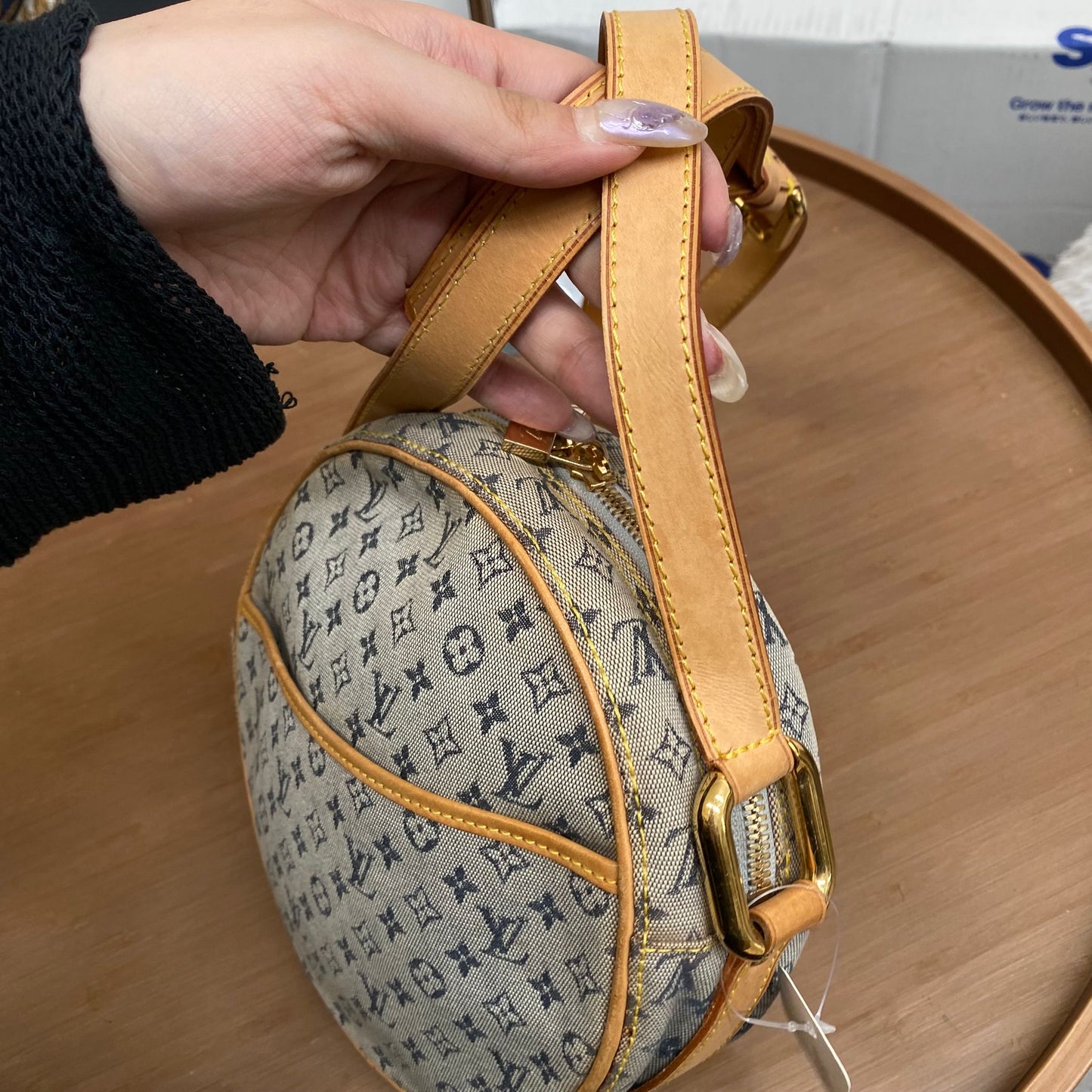LV圓形牛仔斜孭袋