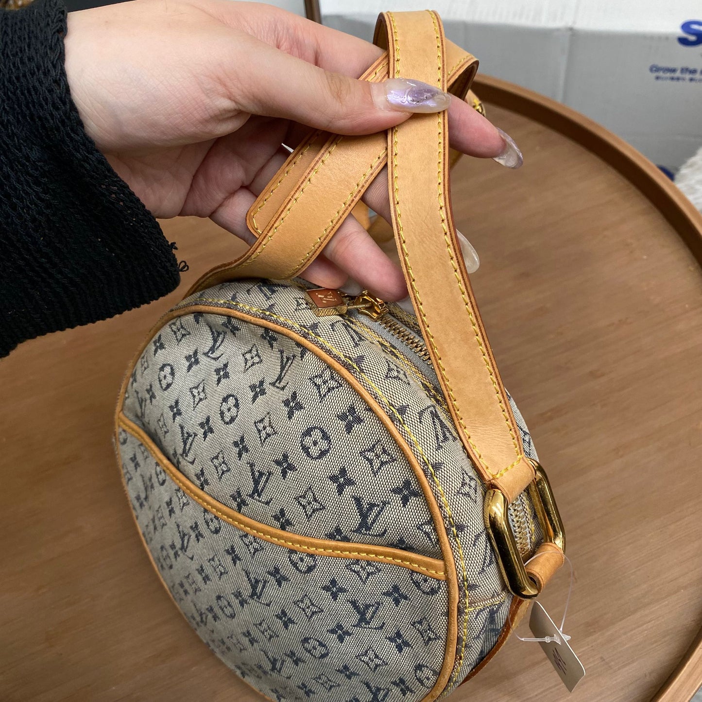 LV圓形牛仔斜孭袋