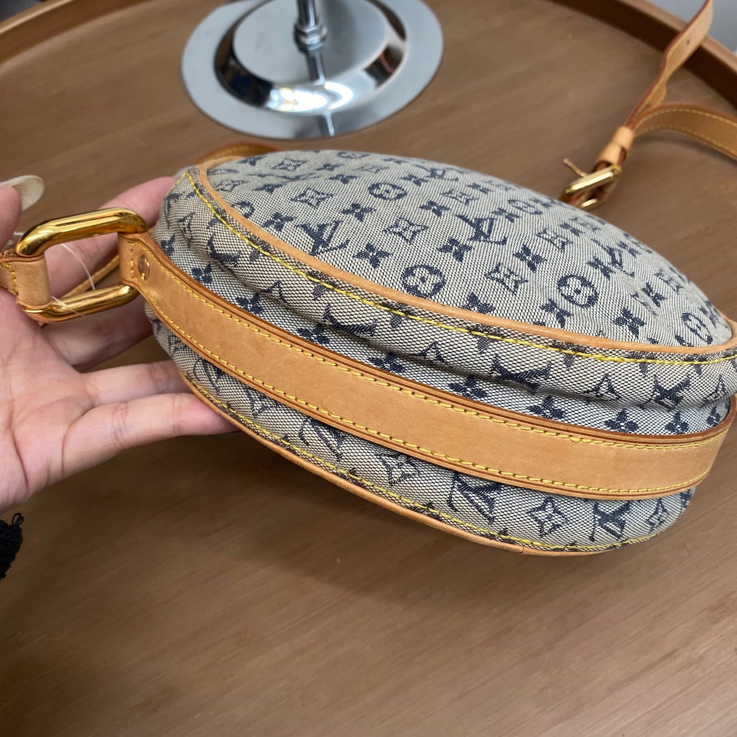 LV圓形牛仔斜孭袋