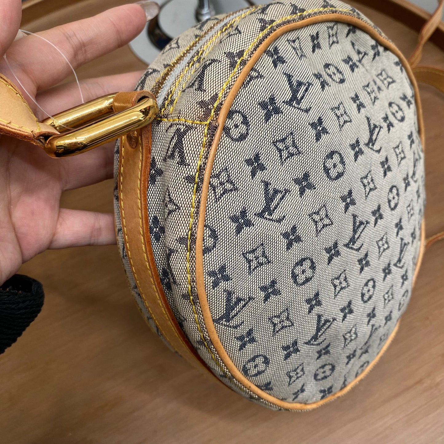 LV圓形牛仔斜孭袋