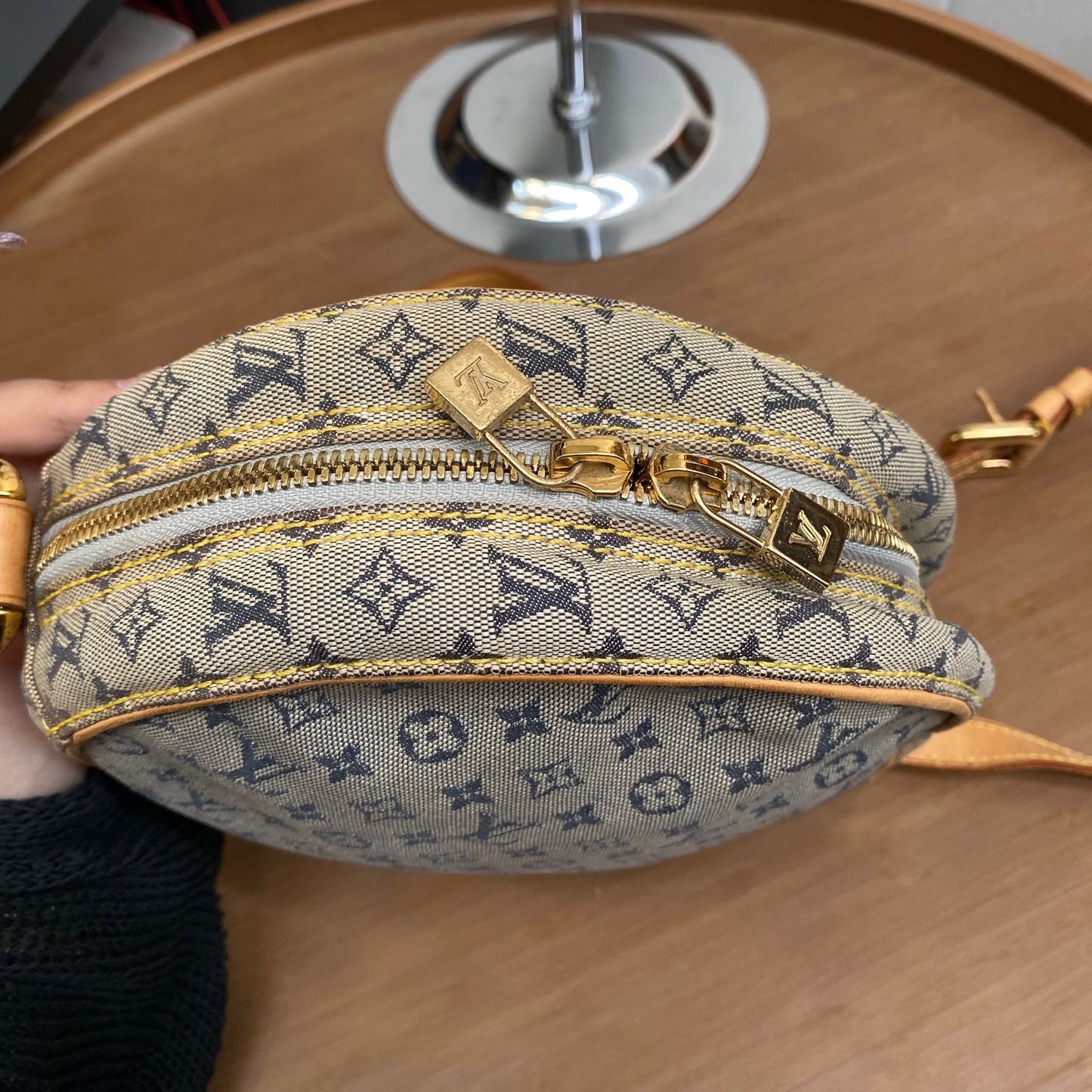 LV圓形牛仔斜孭袋