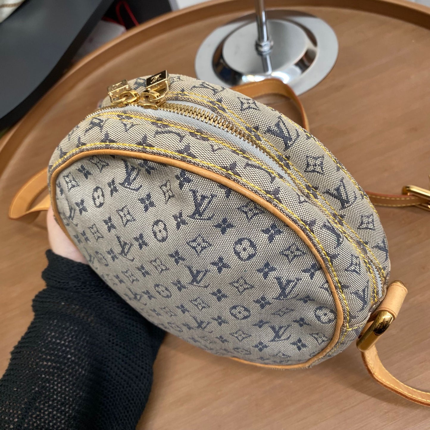 LV圓形牛仔斜孭袋