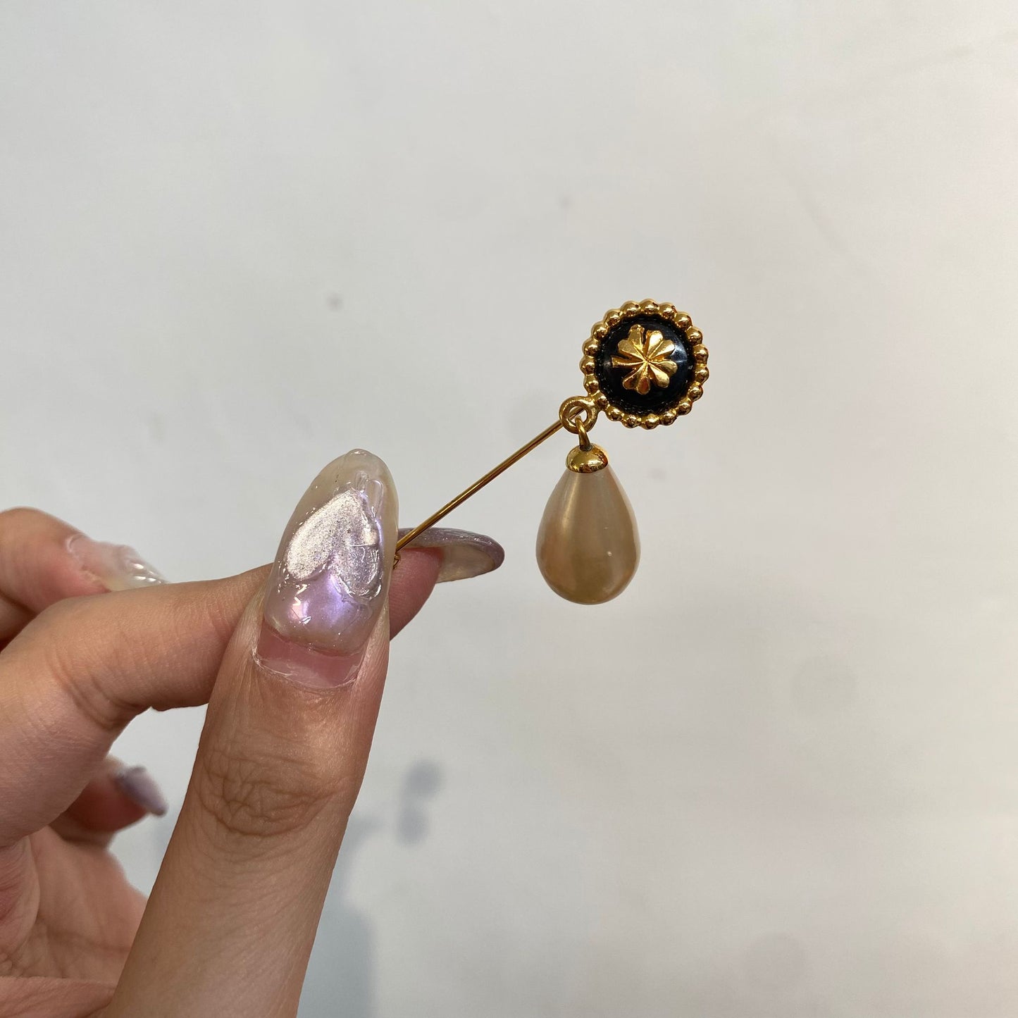 Chanel 四葉草珍珠心口針 有盒