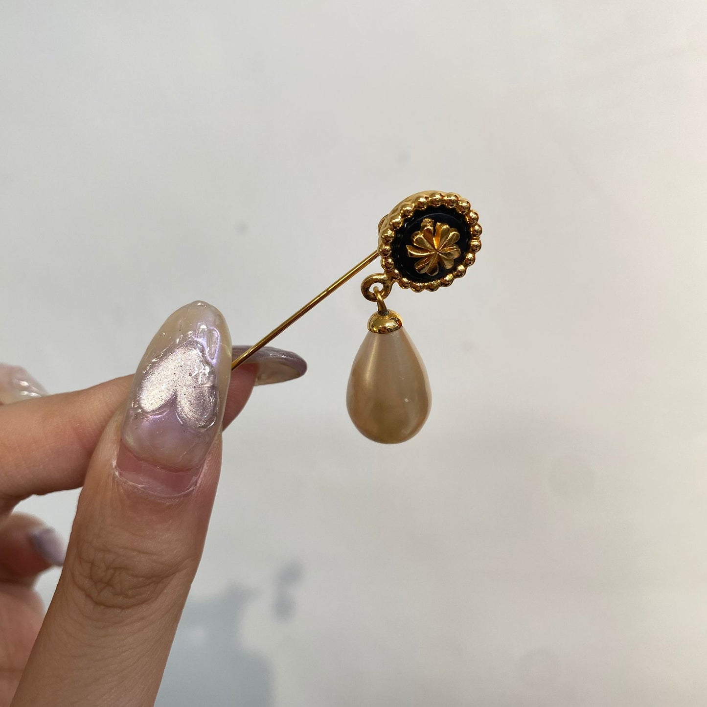 Chanel 四葉草珍珠心口針 有盒