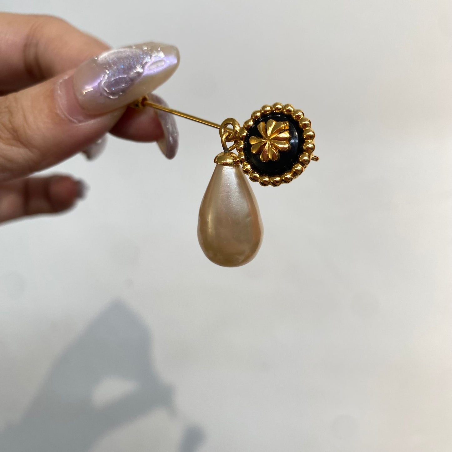 Chanel 四葉草珍珠心口針 有盒